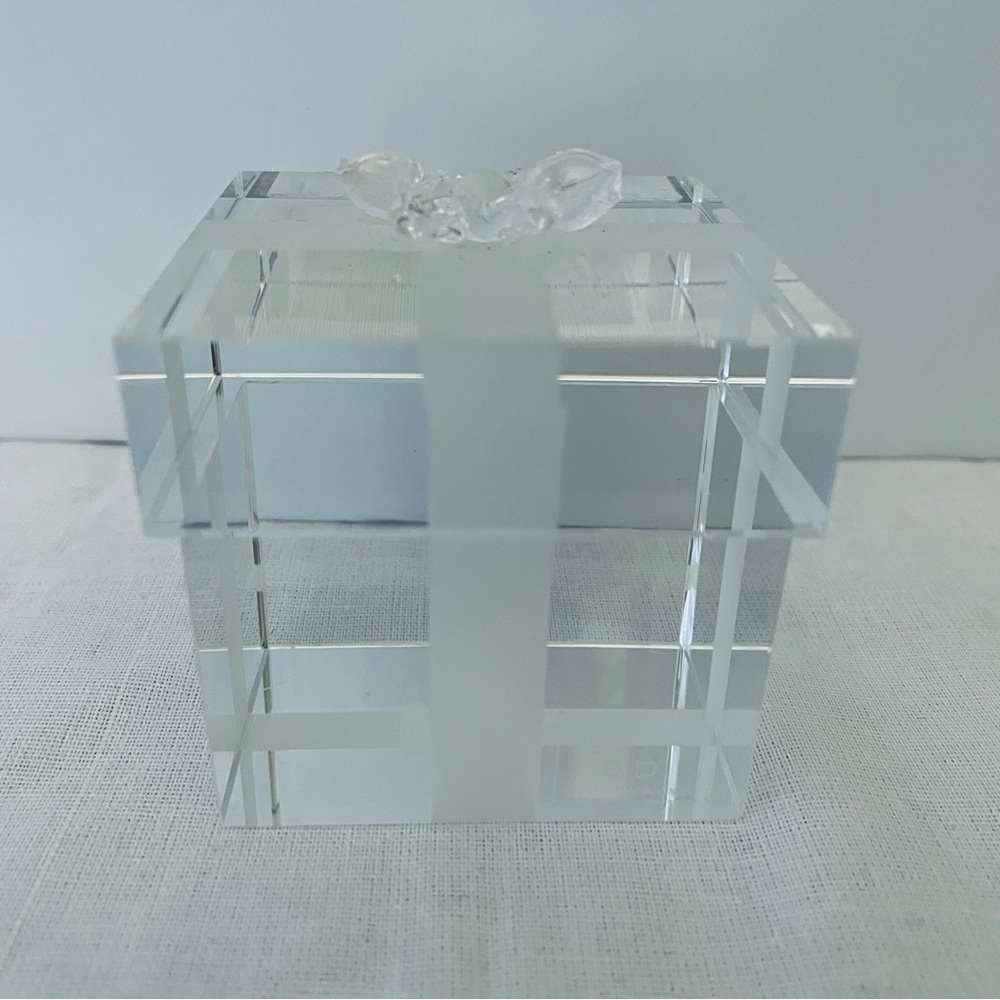 Simon Designs Crystal  paperweight